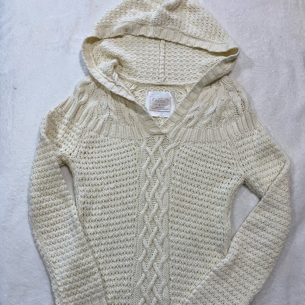 🛍💵 4/$25 Old Navy Ivory Cable Knit Sweater